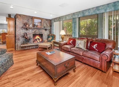 Condo, 4 Bedrooms | Living area | Smart TV