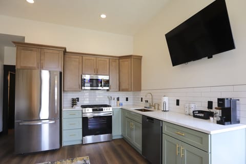 Chic Urban Queen Apt. at the Victorian Unit A living area with kitchen