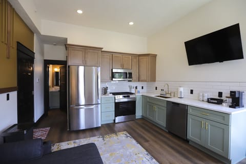 Chic Urban Queen Apt. at the Victorian Unit A living area with kitchen