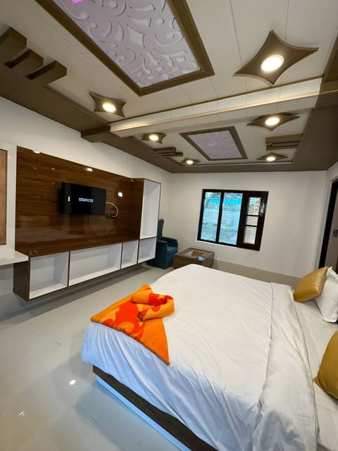 Luxury Double Room, Balcony, Mountain View | Desk, laptop workspace, free WiFi