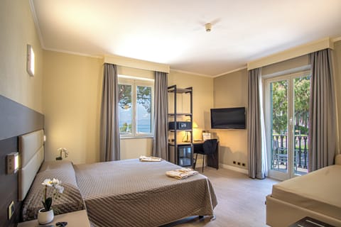 1 bedroom, down comforters, minibar, in-room safe