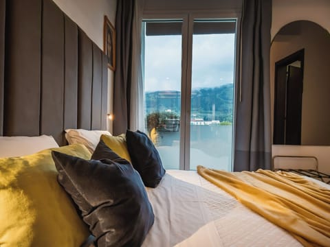 Minibar, in-room safe, desk, laptop workspace