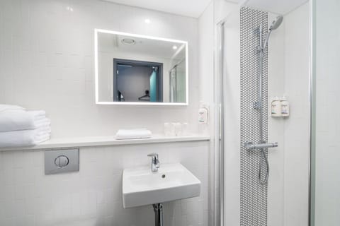 Shower, free toiletries, hair dryer, towels