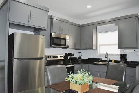 House | 3 bedrooms, high-speed internet