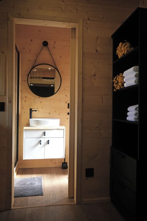 Comfort Cabin | Bathroom