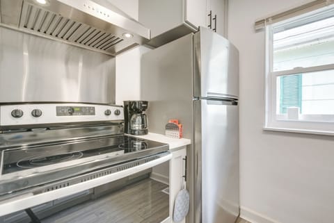 Kitchen | Trash Bags & Paper Towels