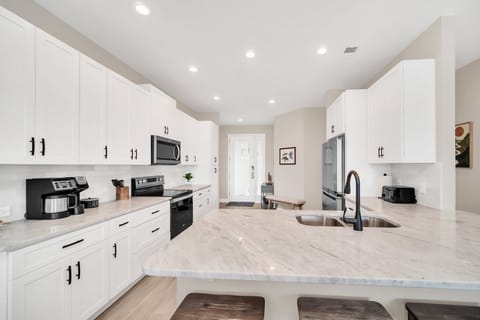 Light Bright Open Kitchen 