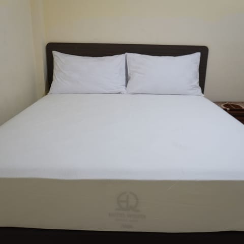 Standard King Non Smoking | WiFi (free), bed sheets