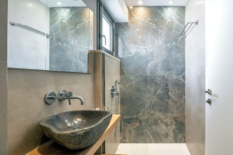 Superior Double Room Balcony Terrace | Bathroom | Shower, hair dryer, towels, soap