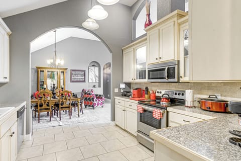 House (3 Bedrooms) | Interior