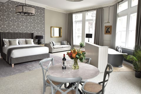 Standard Studio Suite | In-room safe, desk, iron/ironing board, free cribs/infant beds