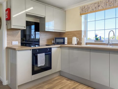 Kitchen | Ivy - The Hollies Country Cottages, Burgh Le Marsh