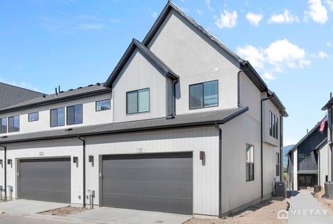 Discover your crisp mountain escape: adventure by day, comfort by night.