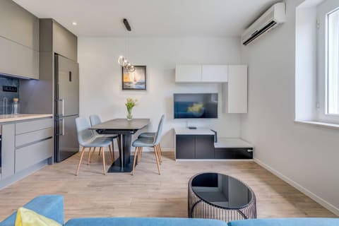 Deluxe Apartment | 1 bedroom, blackout drapes, soundproofing, iron/ironing board