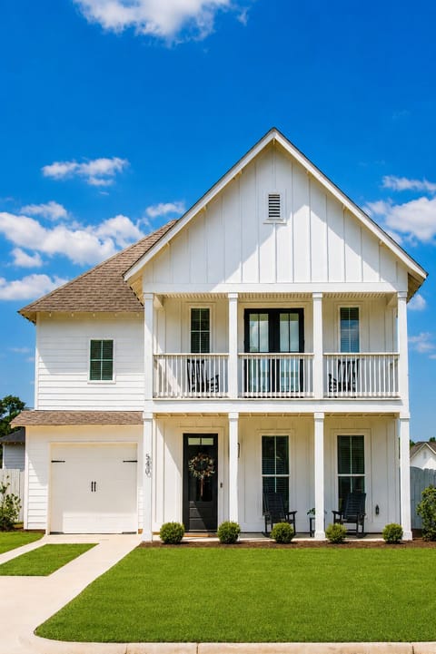 Welcome to The Aubie House—a charming two-story retreat with a cozy front porch and upstairs balcony, both featuring rocking chairs. Perfect for morning coffee or evening breezes, it’s a warm, peaceful getaway.