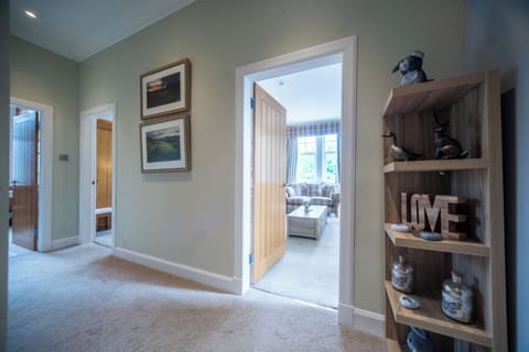 Honeymoon Room, 1 King Bed | Living area | TV