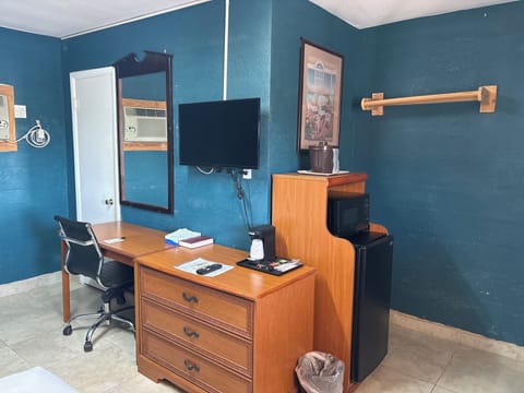 Standard Double Room, 2 Double Beds, Pet Friendly | Desk, laptop workspace, free WiFi, bed sheets