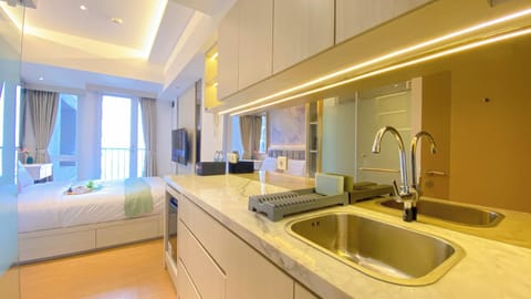 Studio | Private kitchen | Fridge, stovetop, electric kettle, rice cooker