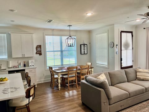 Kitchen table seats 6