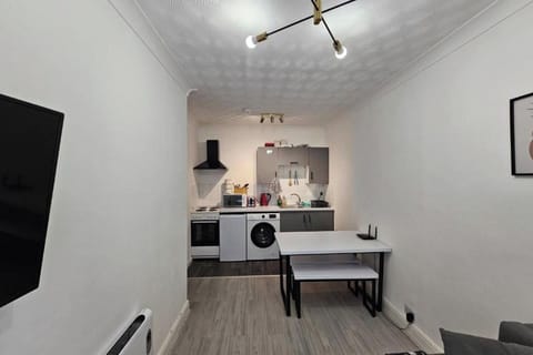 Fully equipped with modern appliances, including a stove, oven, fridge & freezer, and microwave. Spoons, plates, pots, and utensils are provided, so you can easily prepare your meals. Everything you need for a comfortable, home-like experience. You can also enjoy the convenience of a dining area for meals.
