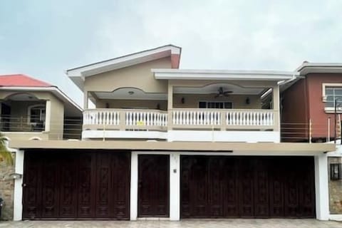 Casa Jardines Inn