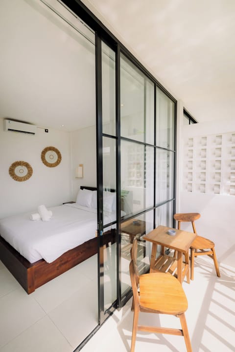 Deluxe Double Room, Pool View | Soundproofing, free WiFi, bed sheets