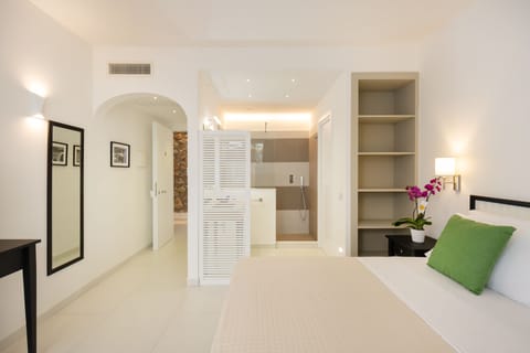 Comfort Double Room | In-room safe, soundproofing, iron/ironing board, free WiFi