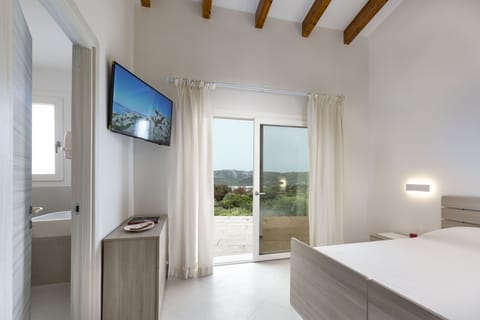 Double or Twin Room, Partial Sea View | Desk