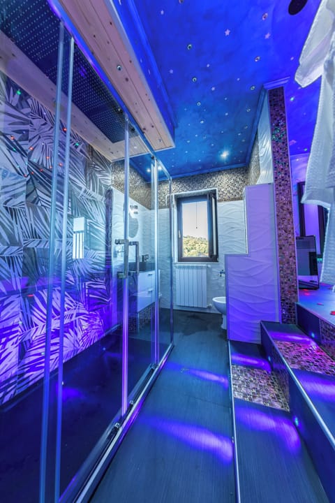 Luxury Apartment, 1 Queen Bed, Mountain View | Bathroom