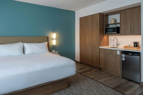 Studio, 1 King Bed with Sofa bed | Free WiFi