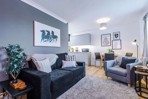 The open-plan living area benefits from a comfortable double sofa bed, a 40-inch Smart TV with Netflix and plenty of space to sit down and relax after a hard day at work.