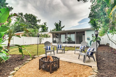 Pinellas Park Vacation Rental | 2BR | 1BA | 772 Sq Ft | 3 Steps Required