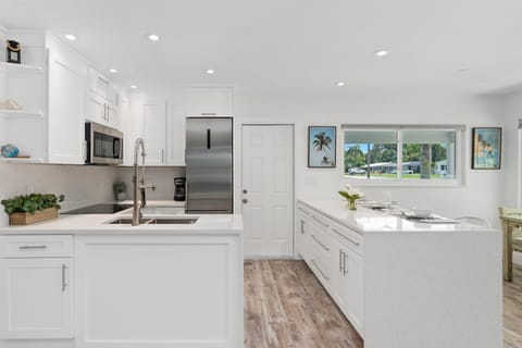 House, 2 Queen Beds, Patio, Garden View (Little Palm Cottage) | Private kitchen | Fridge, microwave, oven, stovetop