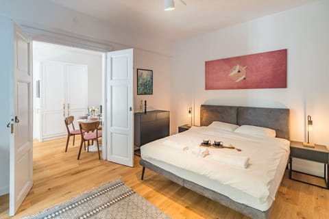 Main Bedroom - Book Now with RENTUJEMY.COM