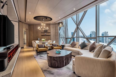 Suite (Paradise) | Down comforters, minibar, in-room safe, desk
