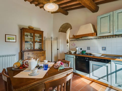 Fridge, oven, dishwasher, highchair