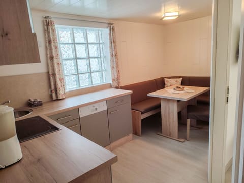 Fridge, oven, dishwasher, cookware/dishes/utensils