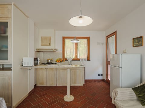 Fridge, microwave, cookware/dishes/utensils