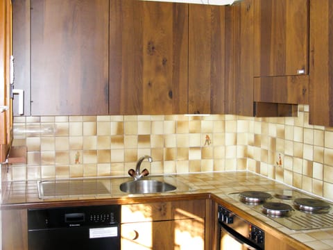 Fridge, oven, dishwasher, toaster