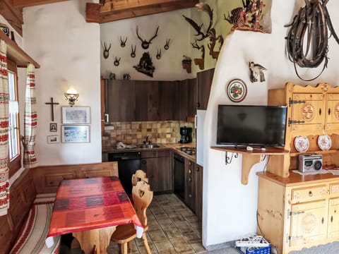 Fridge, oven, dishwasher, toaster