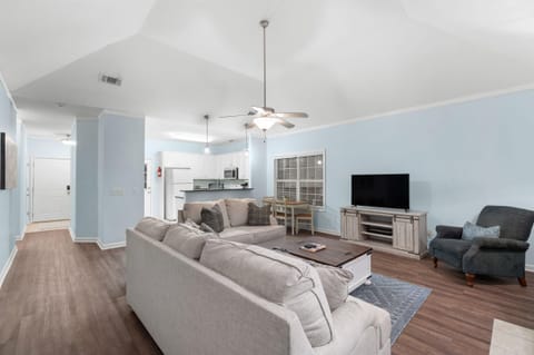 Alternate view of living space 