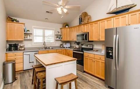 Kitchen with Eat-In Seating