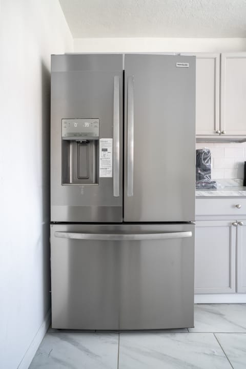 House, 4 Bedrooms | Private kitchen | Fridge, oven, coffee/tea maker, toaster