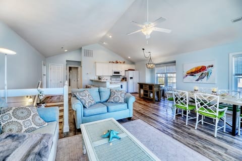 House, 4 Bedrooms | Living area