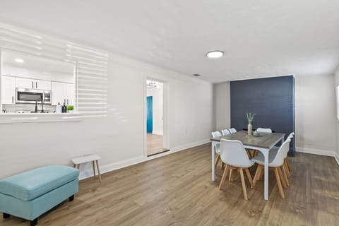 House, 4 Bedrooms | Dining