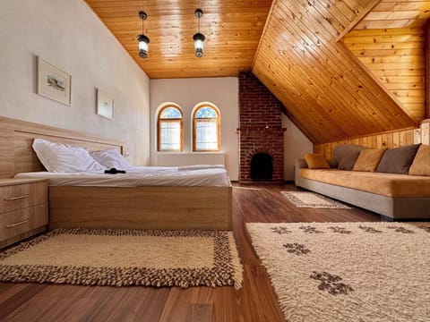 Standard Quadruple Room | Desk, free WiFi, bed sheets