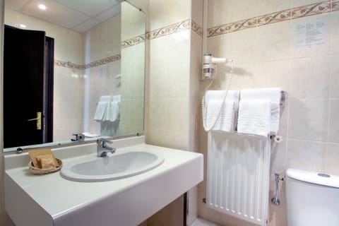 Combined shower/tub, hair dryer, towels, soap