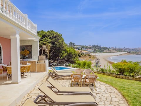 Holiday villa in Mijas with pool next to the beach