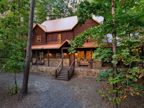 Apache Trail Lodge