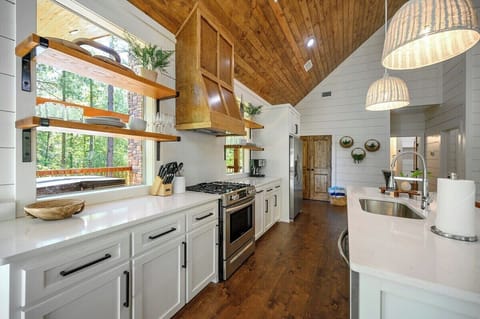 Gourmet kitchen for all your meals.